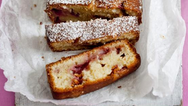 rührteig kuchen mit puderzucker und früchten nach einem bosch rezept