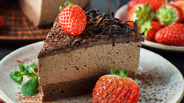 schokoladenkuchen mit erdbeeren